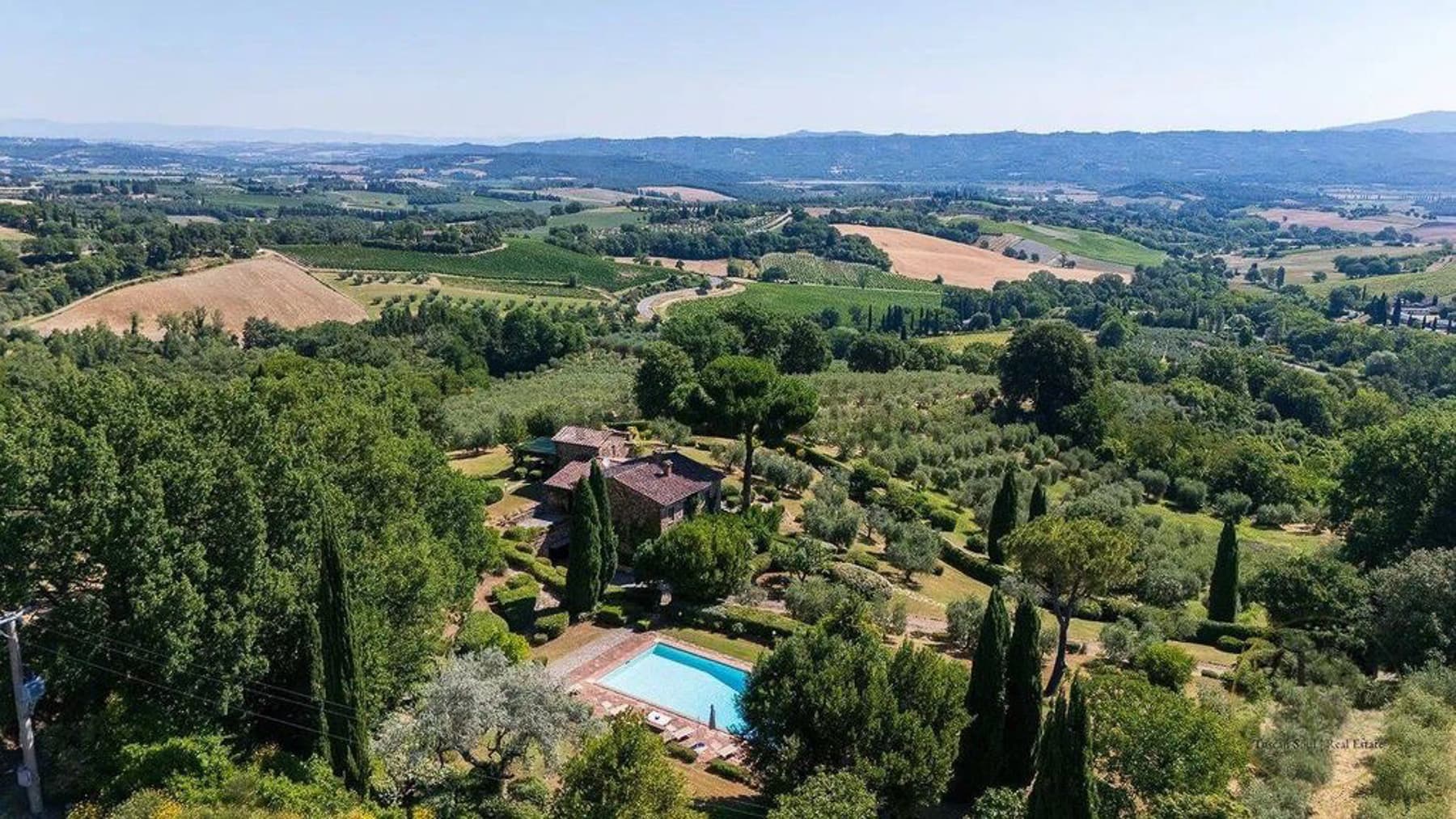 Villa in pietra con piscina panoramica a Cetona, Toscana