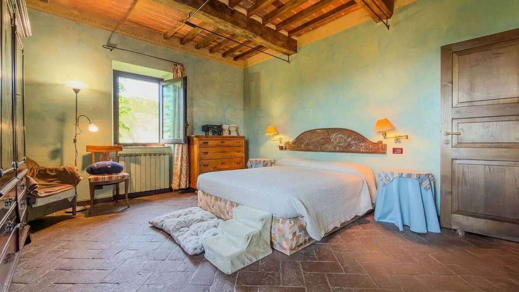 Villa in pietra con piscina panoramica a Cetona, Toscana