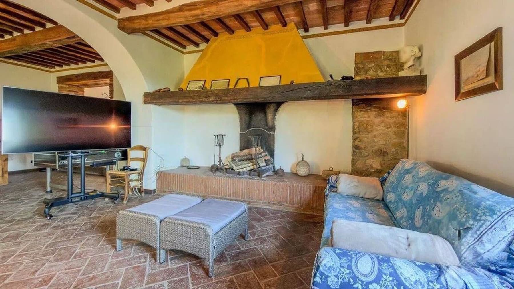 Villa in pietra con piscina panoramica a Cetona, Toscana