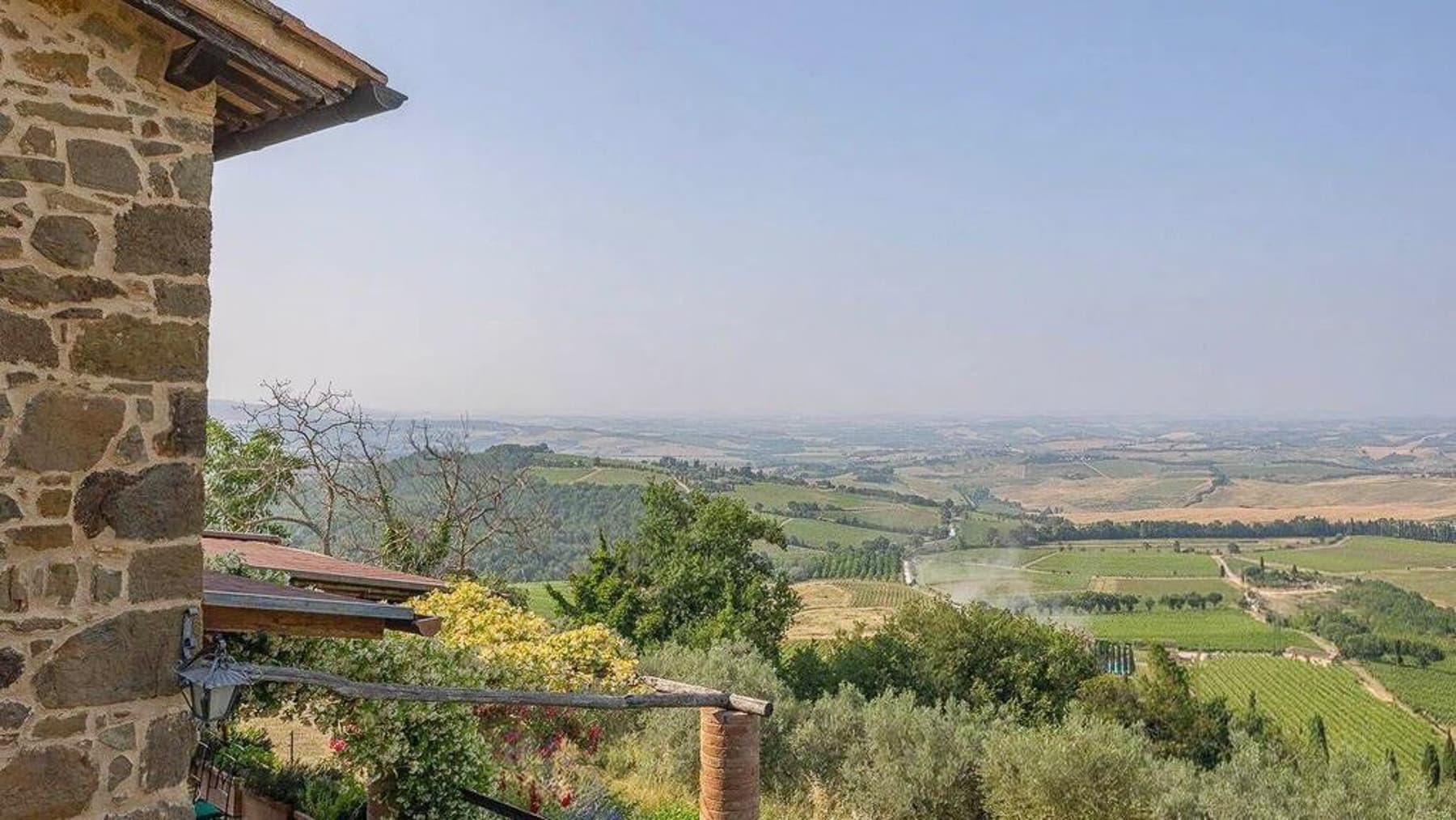 Villa panoramica a Montalcino, cuore della Toscana