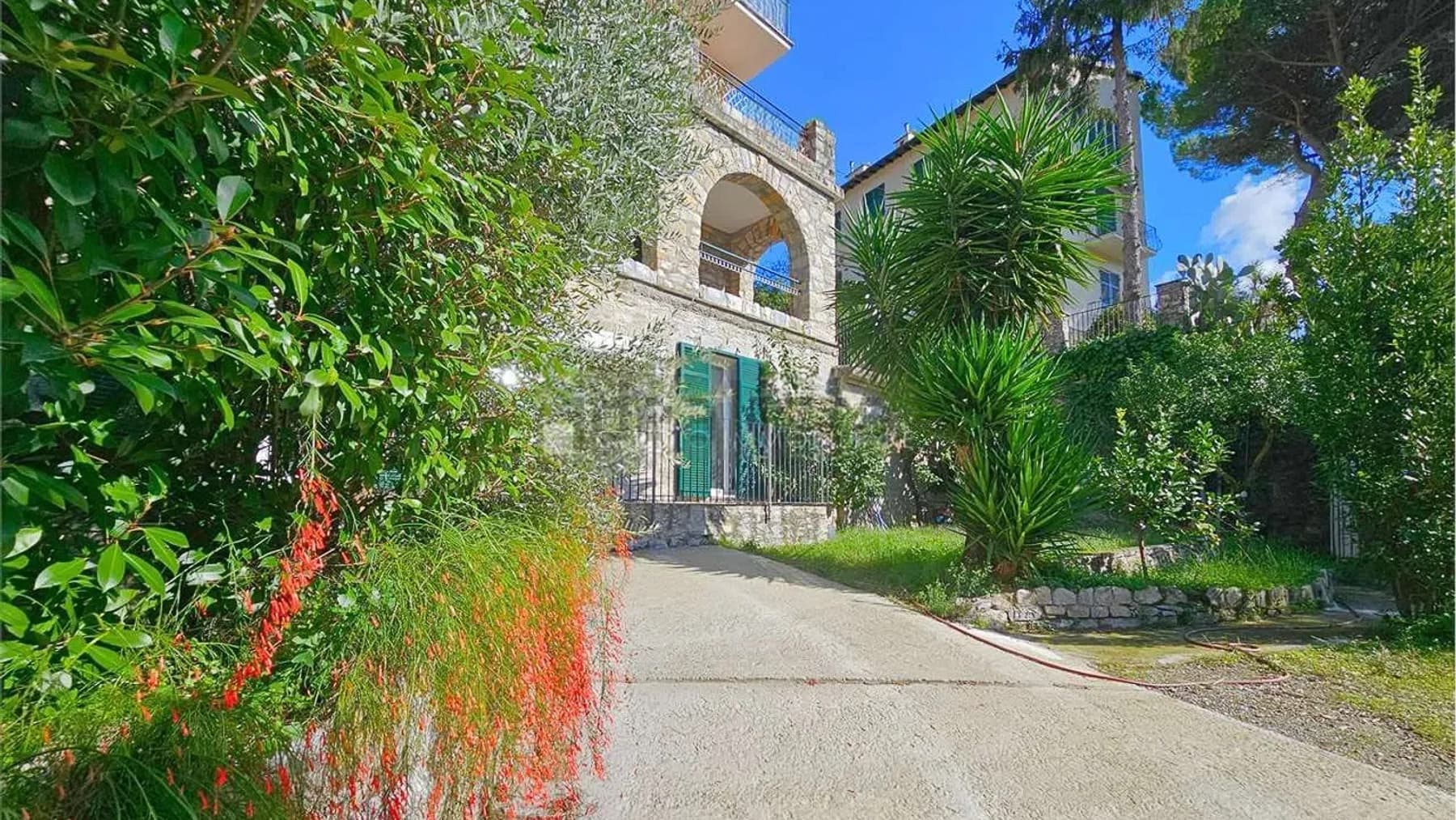 Villa a Rapallo, vicino al mare di San Michele di Pagana