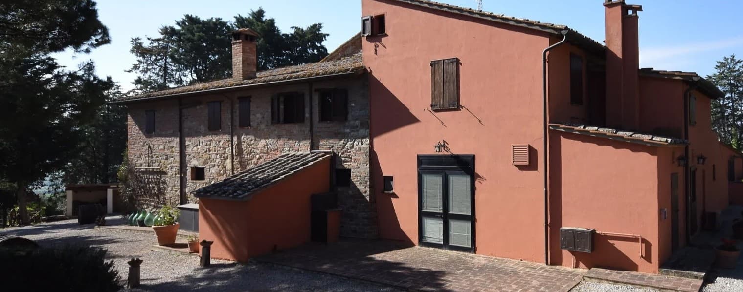 Casale autentico con piscina a Castiglione del Lago