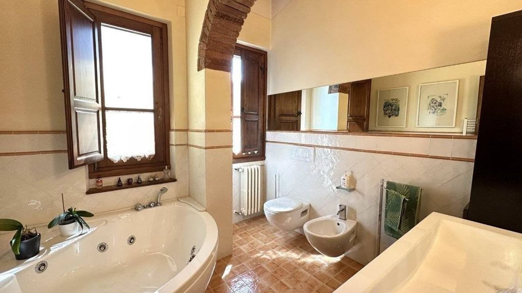 Villa in Stile Toscano a Montevarchi con Piscina