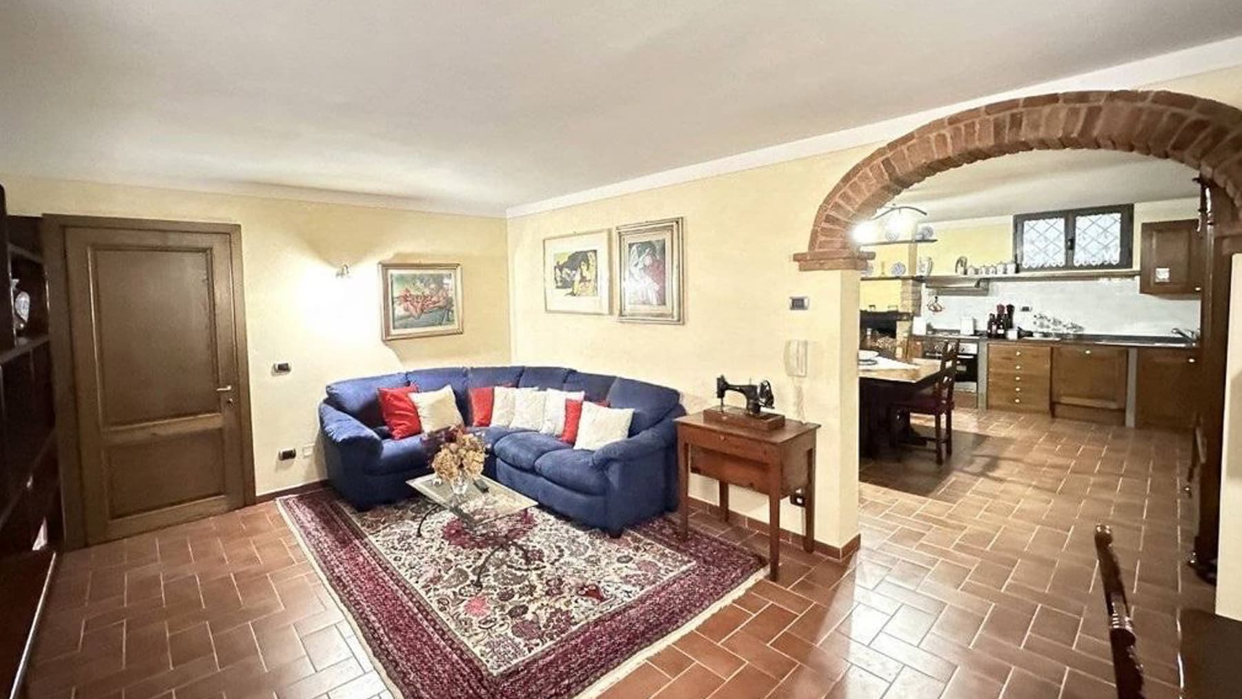 Villa in Stile Toscano a Montevarchi con Piscina