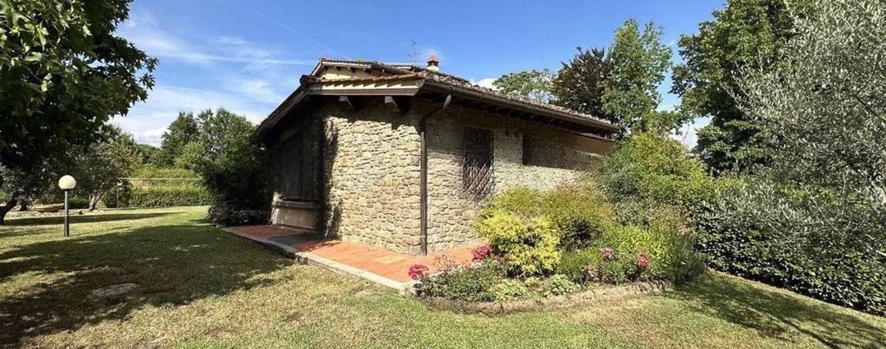 Villa in Stile Toscano a Montevarchi con Piscina