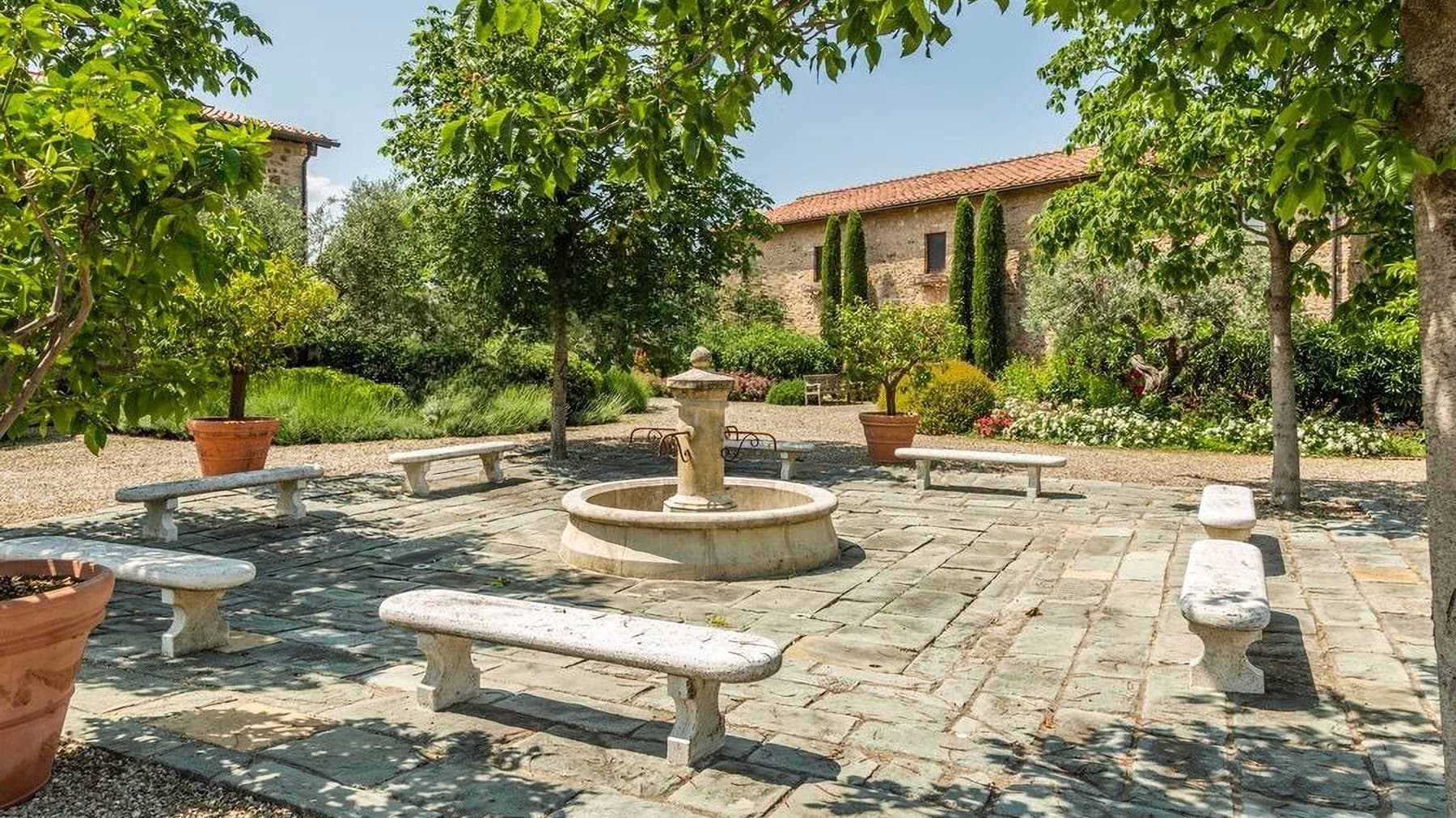 Rustic Country House in La Pesta, Tuscany