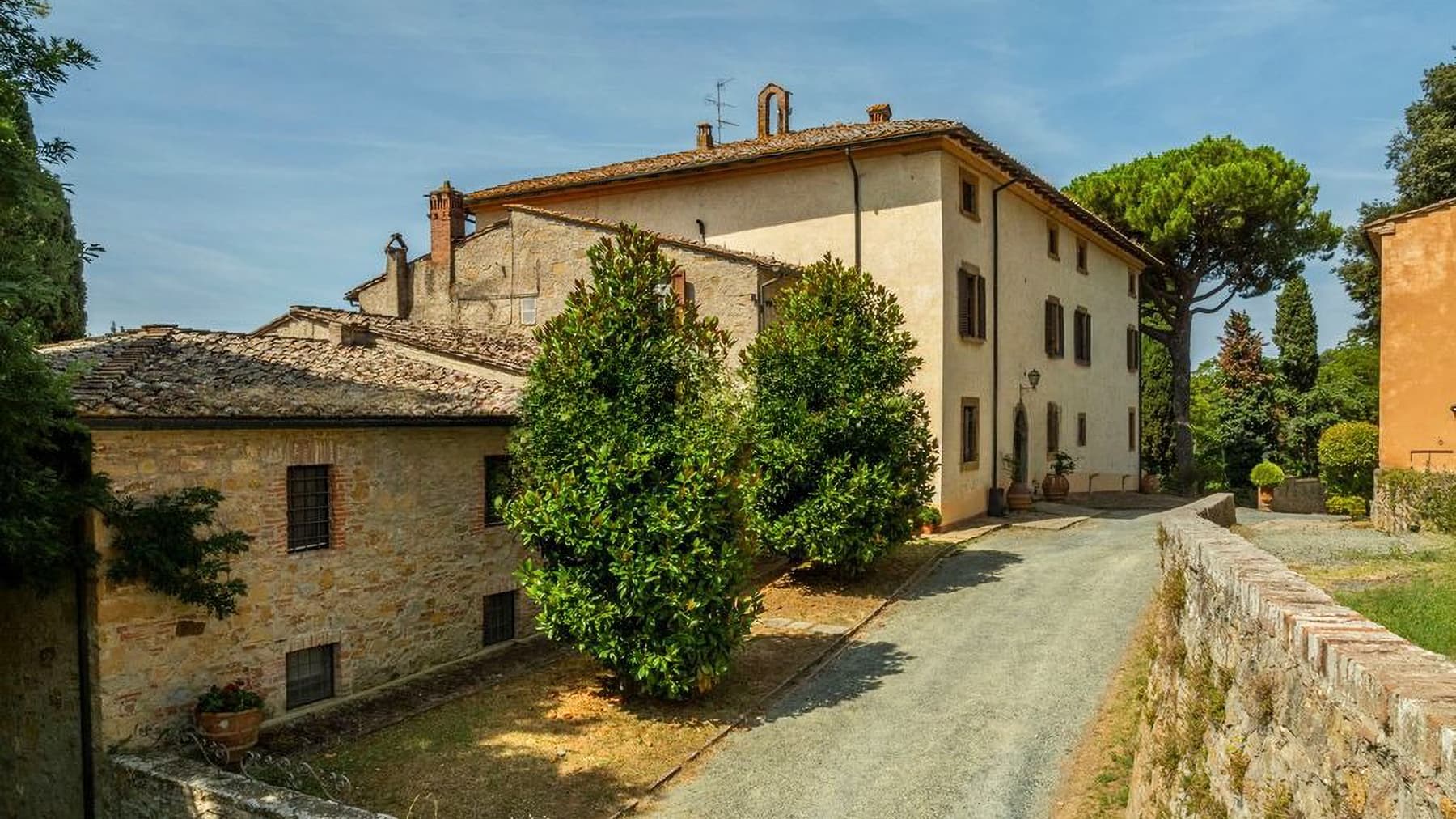 Villa storica a Gambassi Terme, cuore della Toscana