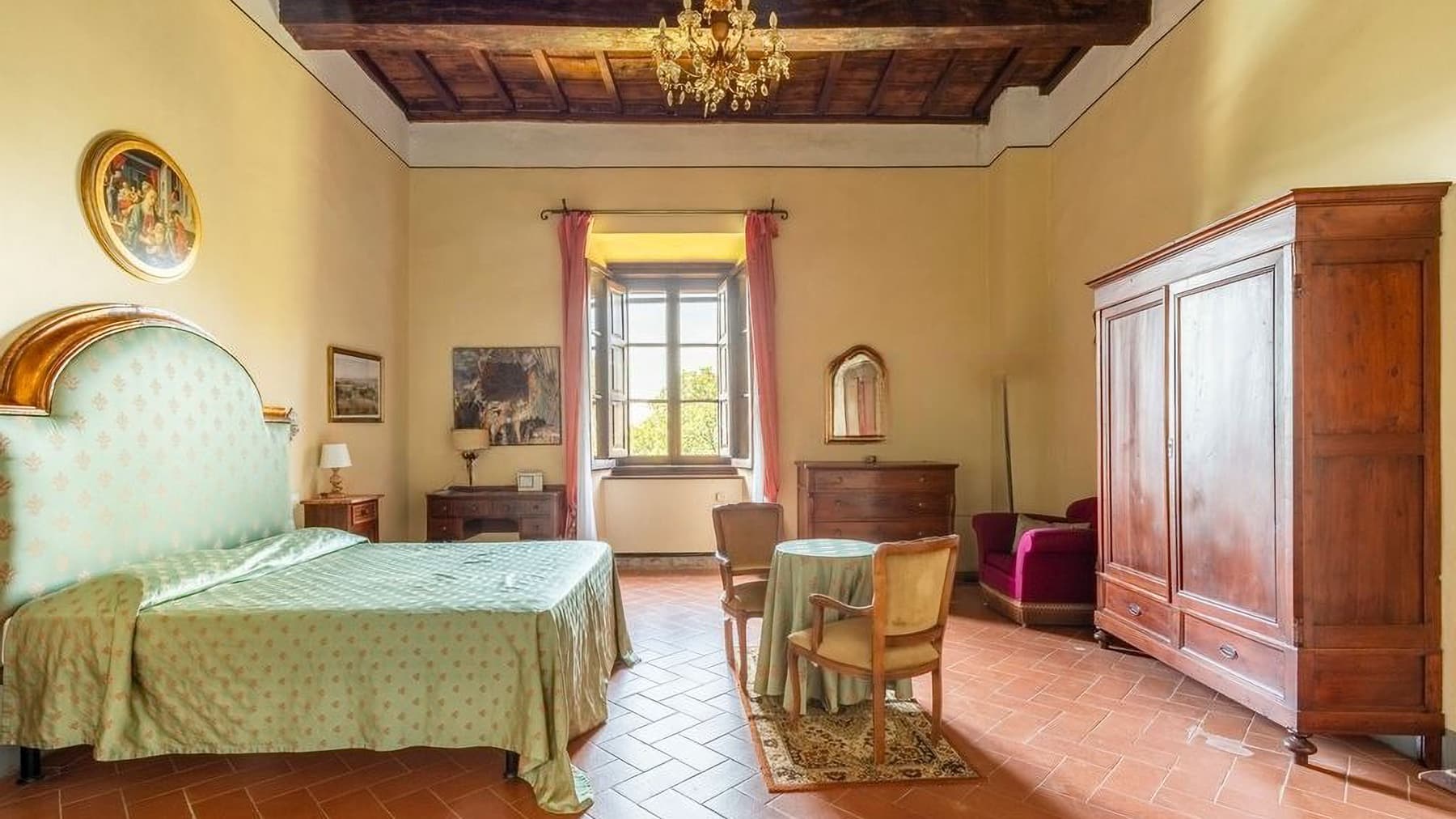Villa storica a Gambassi Terme, cuore della Toscana