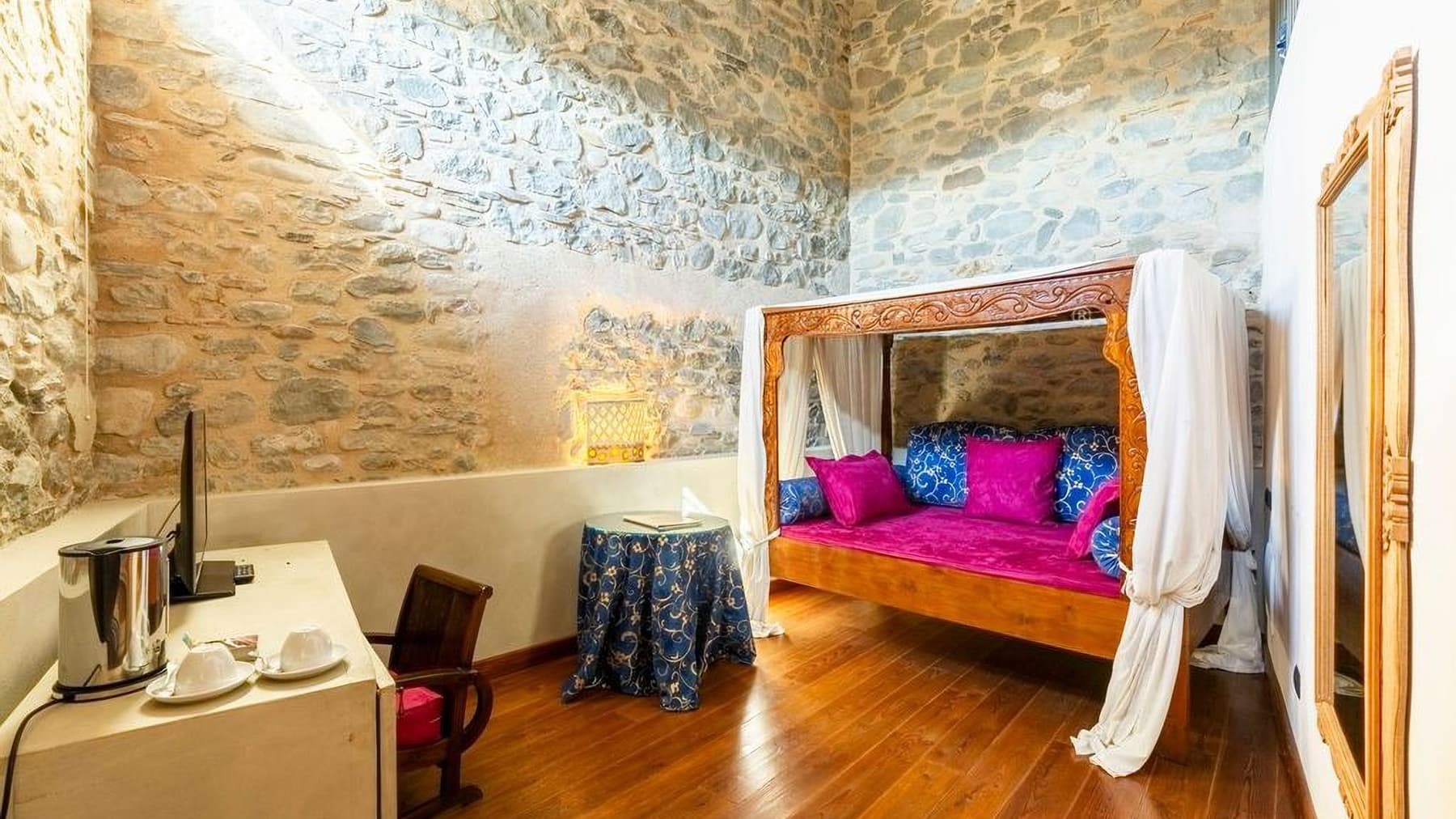 Castello restaurato a Licciana Nardi, cuore della Toscana