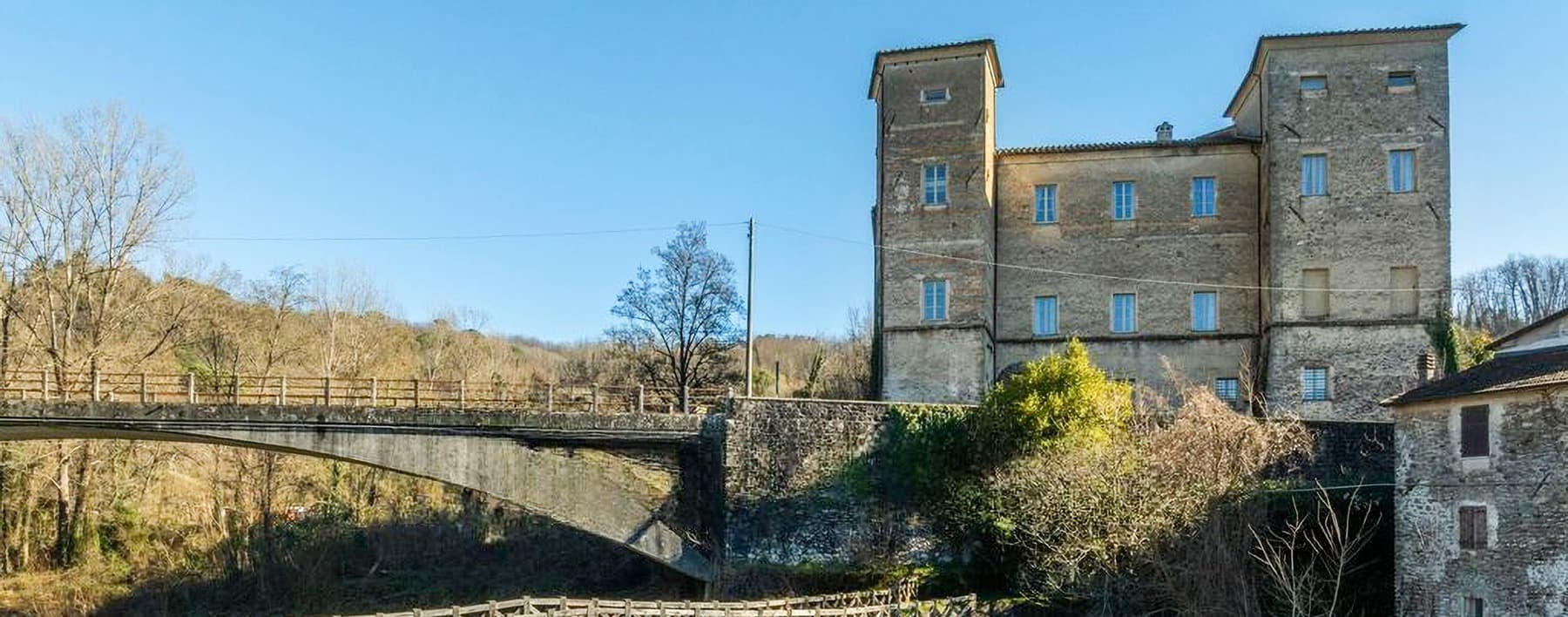 Castello restaurato a Licciana Nardi, cuore della Toscana