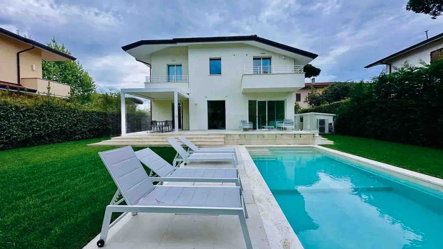 Villa con piscina a Pietrasanta, cuore della Versilia