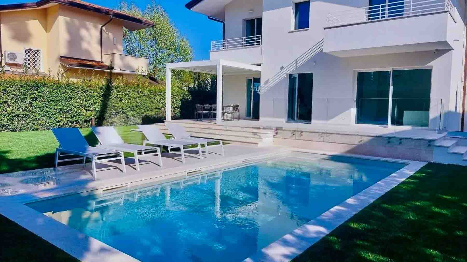 Villa con piscina a Pietrasanta, cuore della Versilia