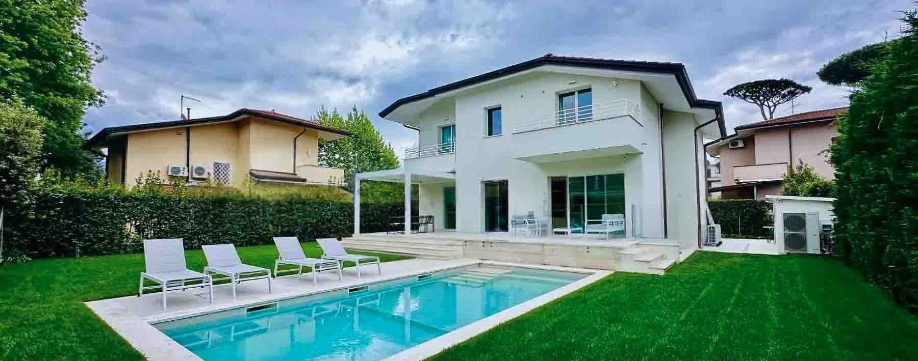 Villa con piscina a Pietrasanta, cuore della Versilia