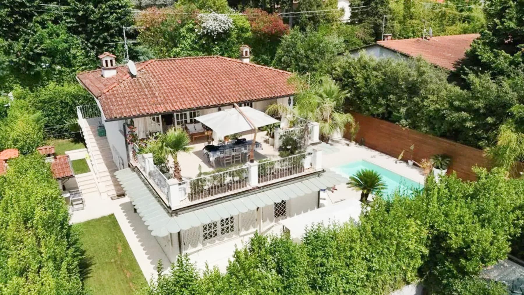 Villa esclusiva a Pietrasanta, cuore della Versilia