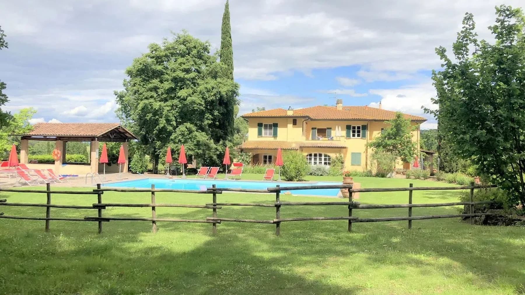 Casale ristrutturato con piscina a Fauglia, Toscana