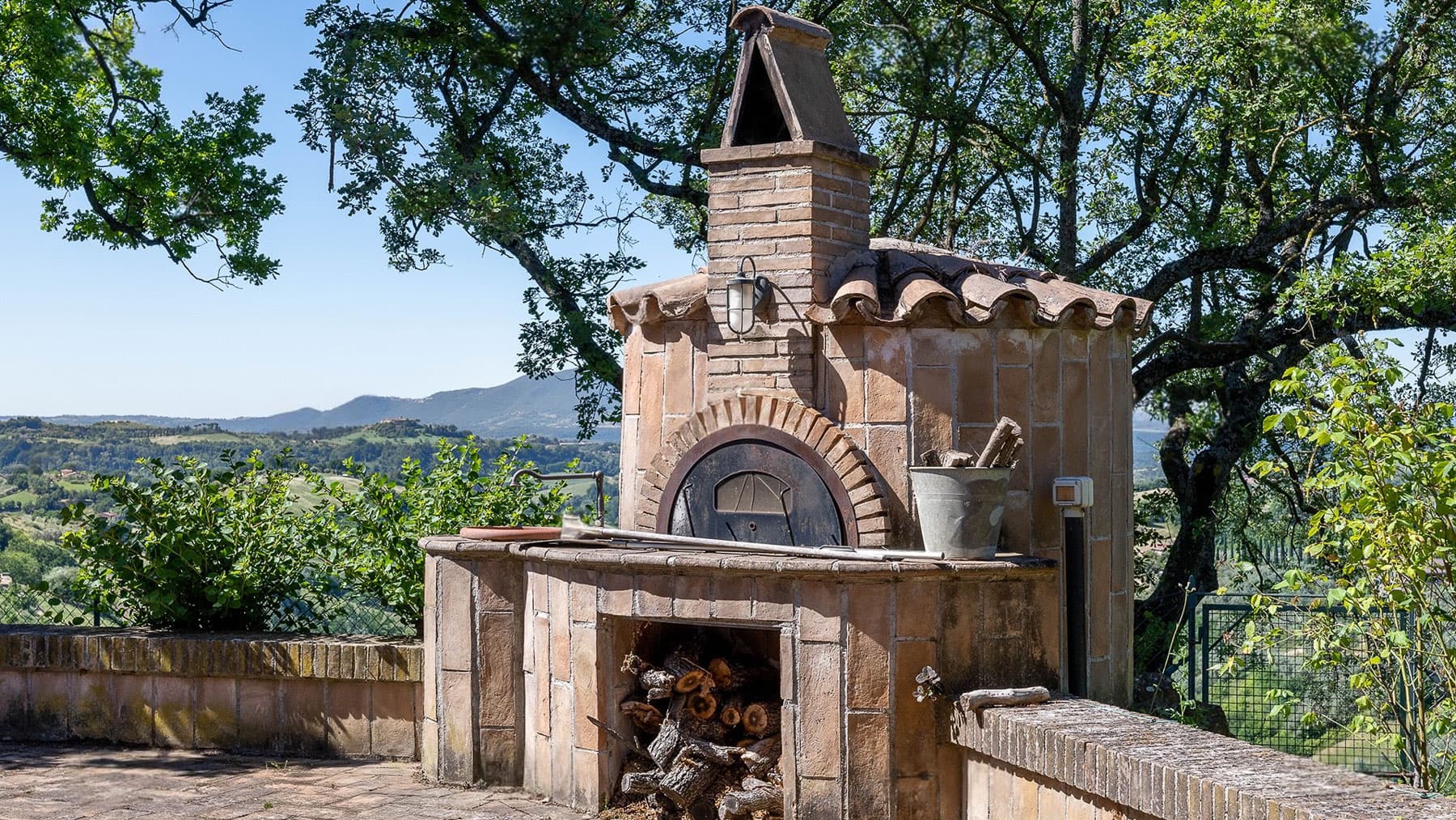 Casale elegante con vista sulla valle a Calvi dell'Umbria