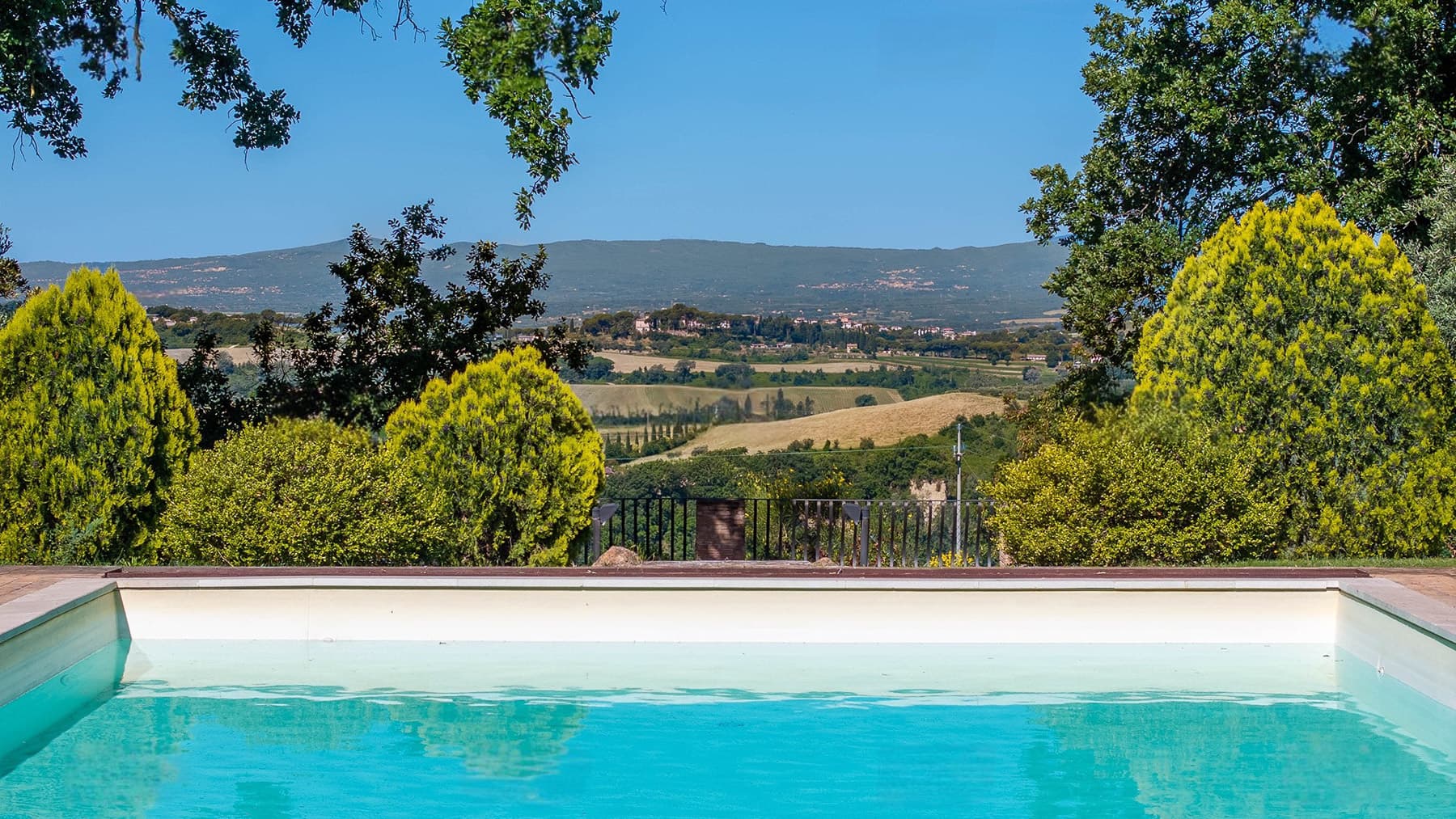 Casale elegante con vista sulla valle a Calvi dell'Umbria