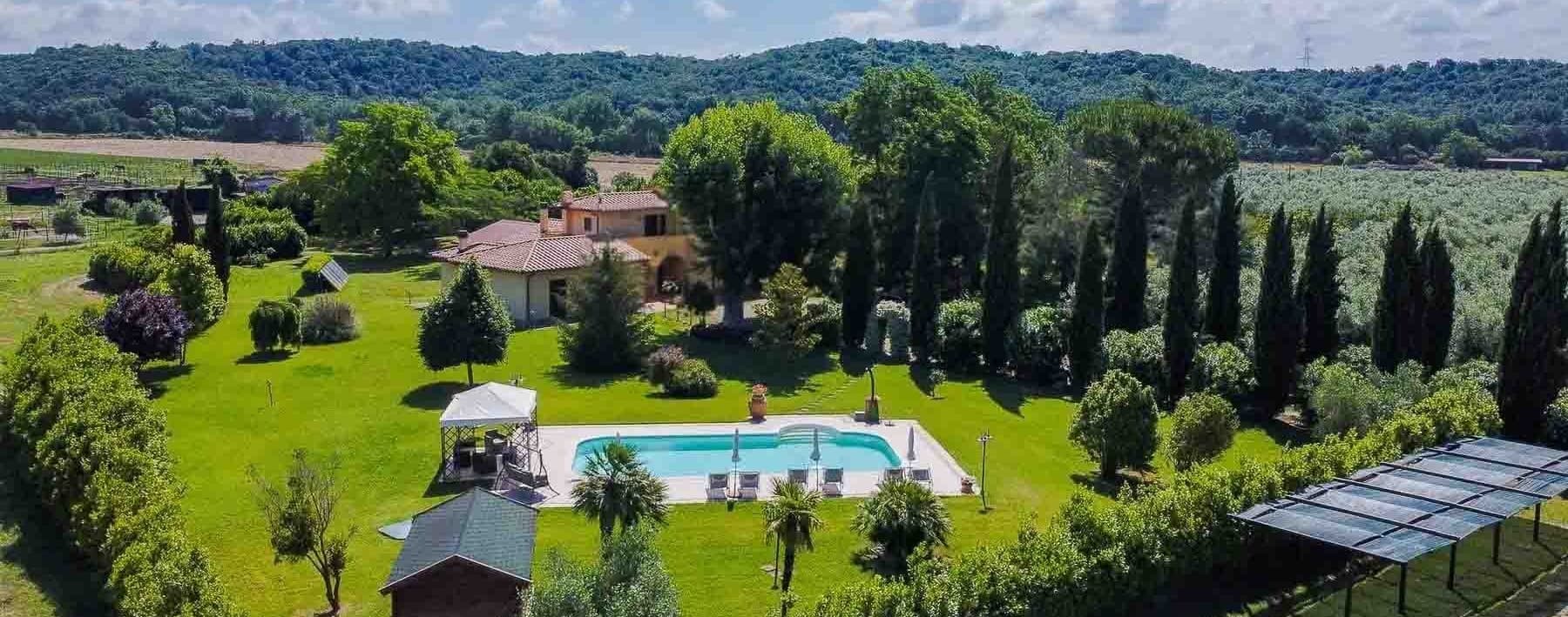 Casale con piscina e uliveto a Massa Marittima, Toscana