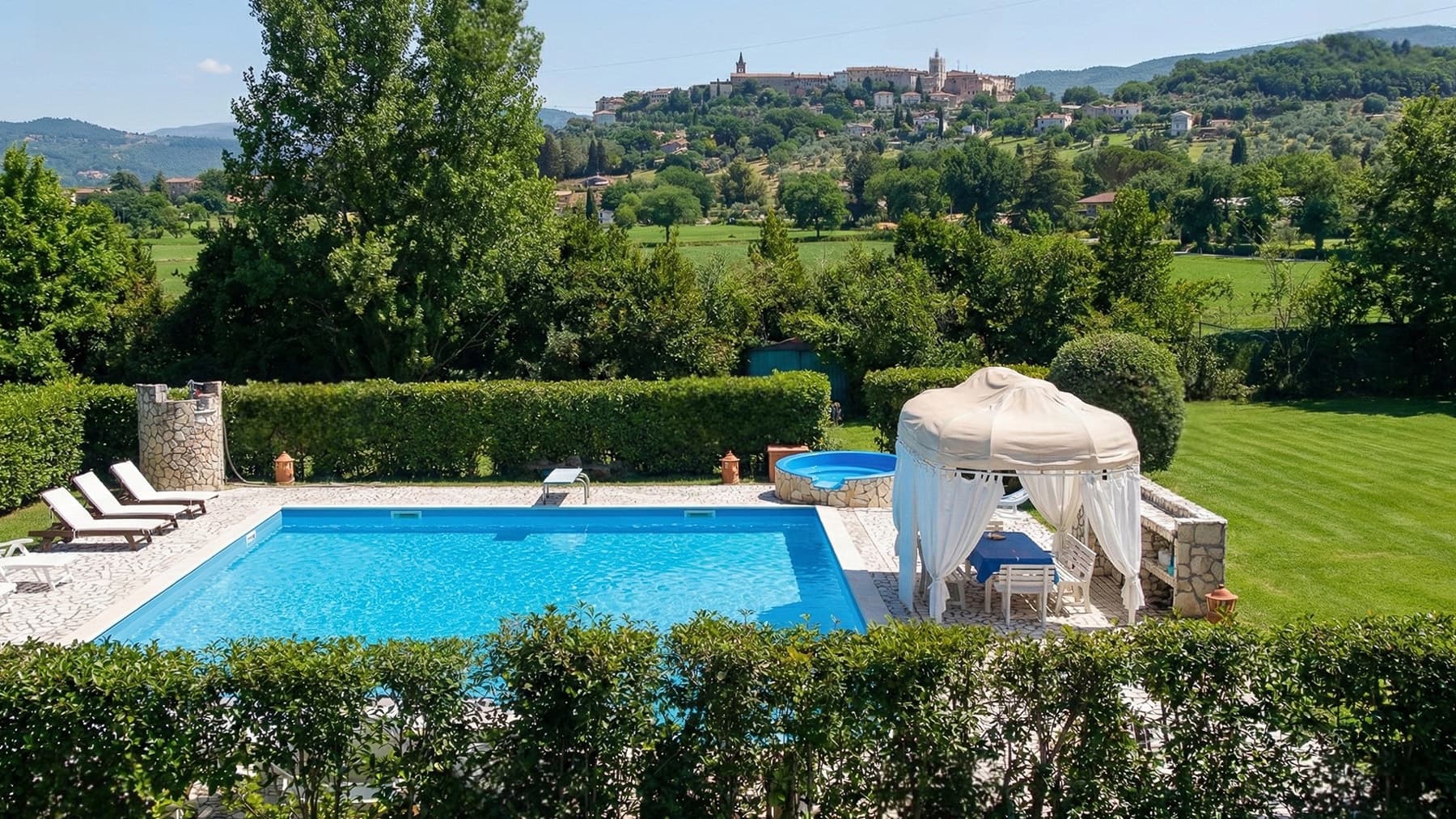 Villa esclusiva nella campagna umbra di Terni
