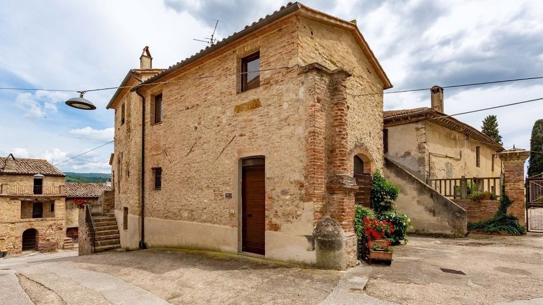 Tenuta-Complesso in Charming Acquasparta, Umbria