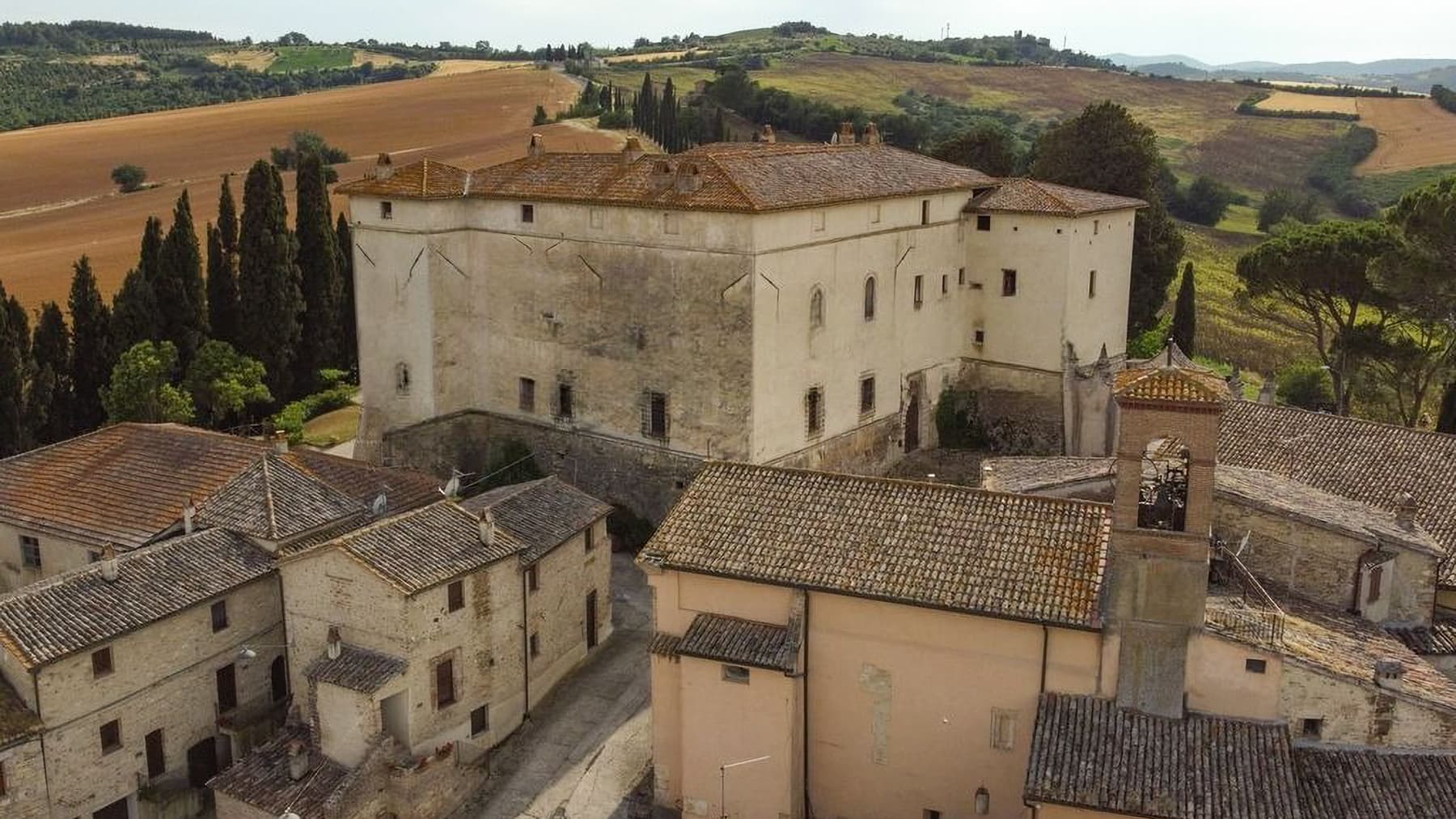 Tenuta-Complesso in Charming Acquasparta, Umbria