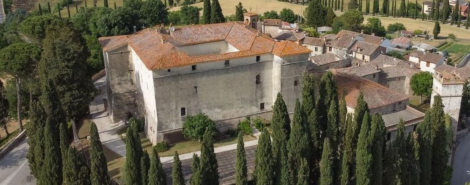 Tenuta-Complesso in Charming Acquasparta, Umbria