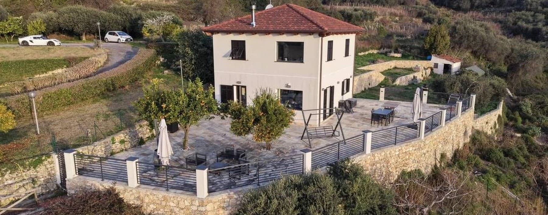 Villa ristrutturata con vista mare a Finale Ligure