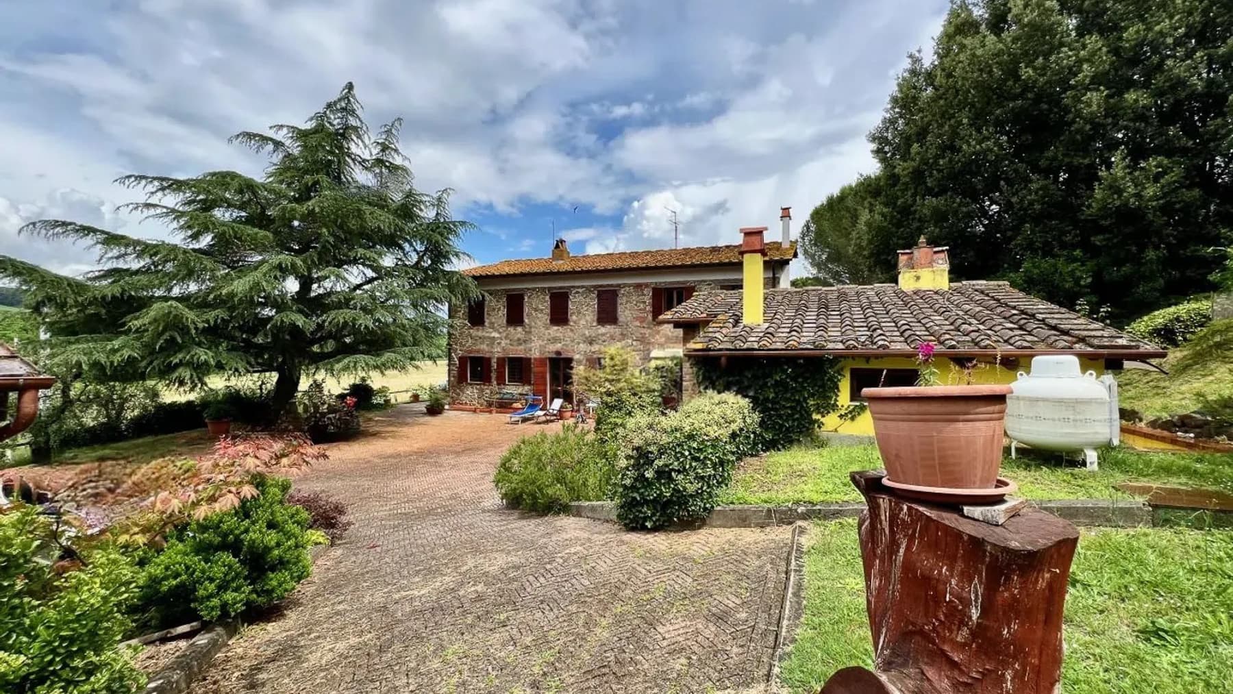 Casale ristrutturato nella campagna Toscana di Mencarini