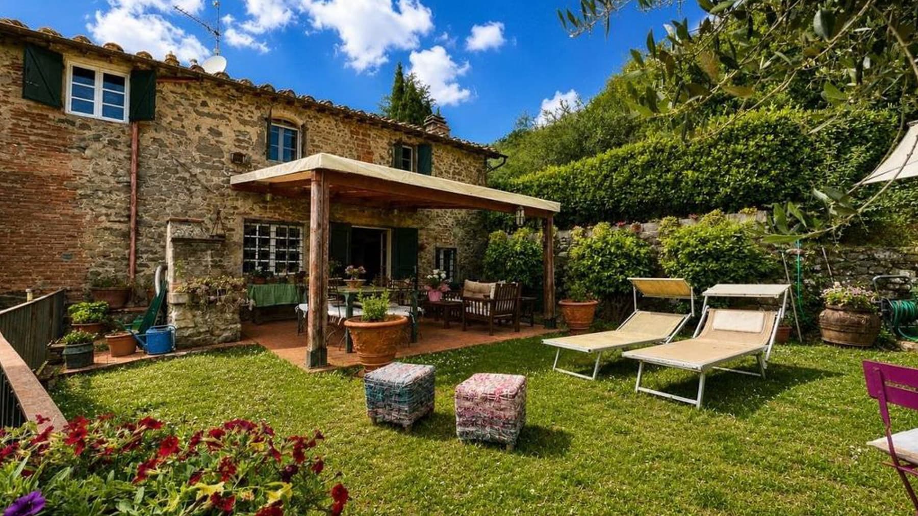 Casale con Piscina nelle Colline di Capannori, Toscana