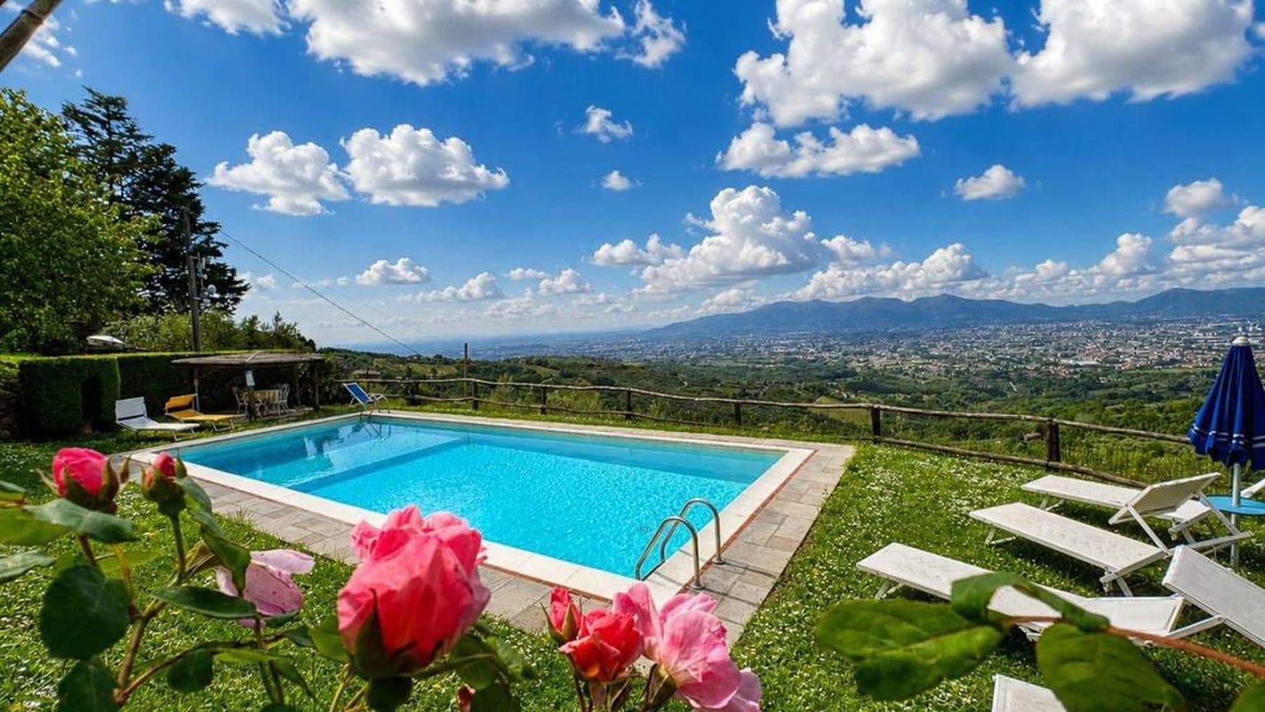 Casale con Piscina nelle Colline di Capannori, Toscana
