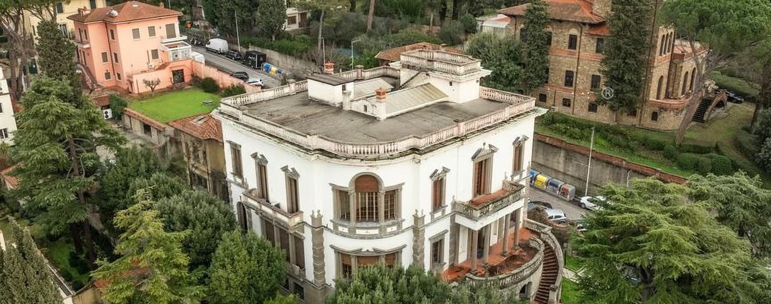 Villa storica con vista Duomo sulle colline di Firenze
