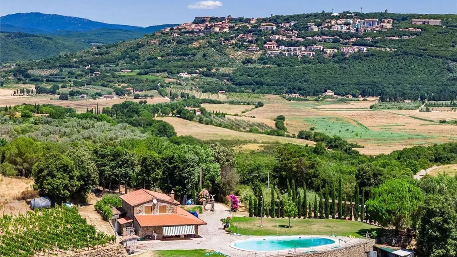 Villa con Piscina e Vigneto a Massa Marittima, Toscana