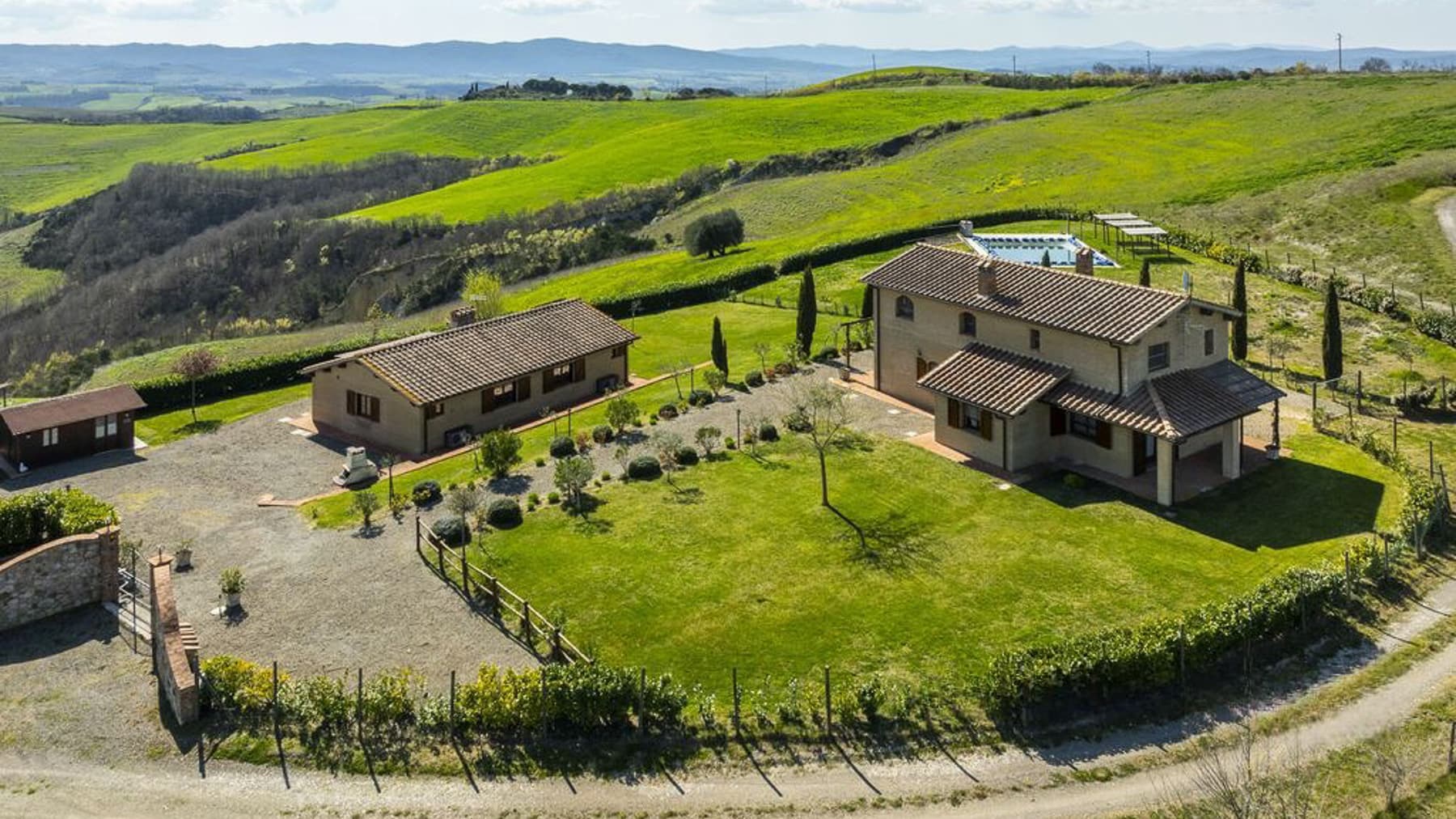 Casale panoramico con piscina a Montalcino, Toscana
