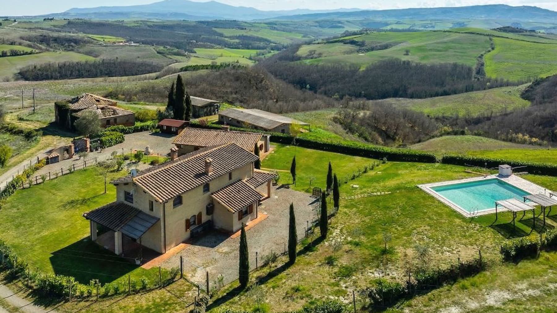 Casale panoramico con piscina a Montalcino, Toscana