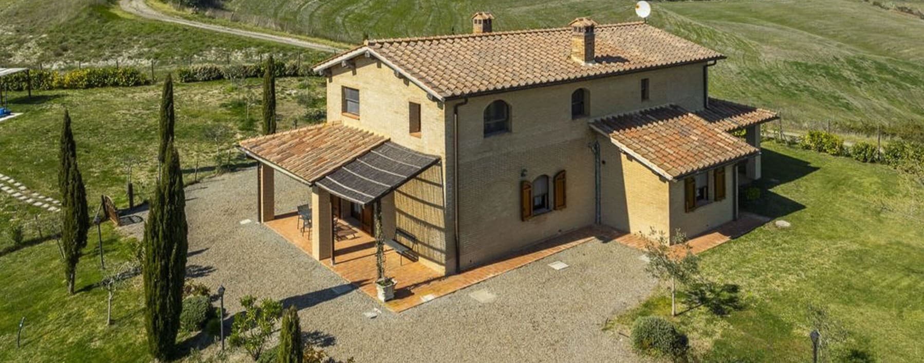 Casale panoramico con piscina a Montalcino, Toscana