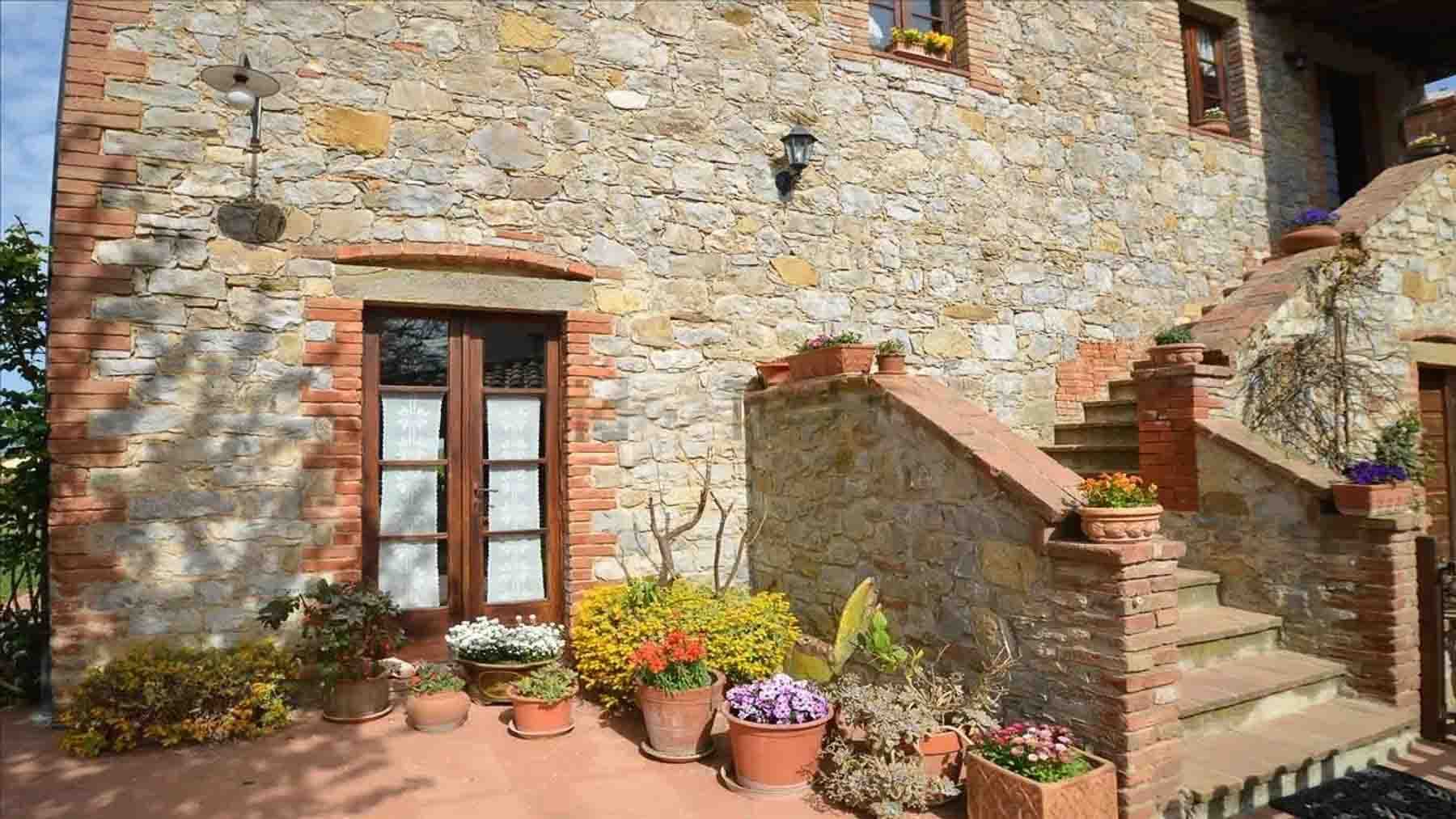 Casale di 740 mq tra le colline umbre a Monteleone d'Orvieto