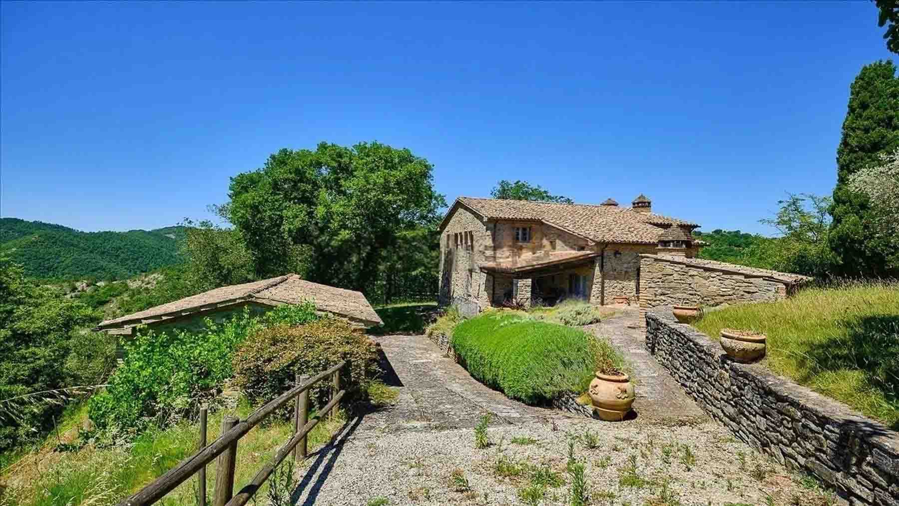 Casale con Piscina e Vista a Montone, Umbria
