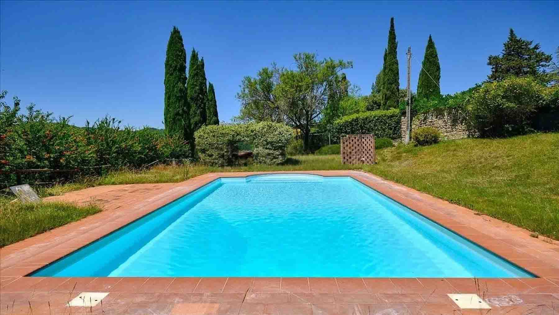 Casale con Piscina e Vista a Montone, Umbria