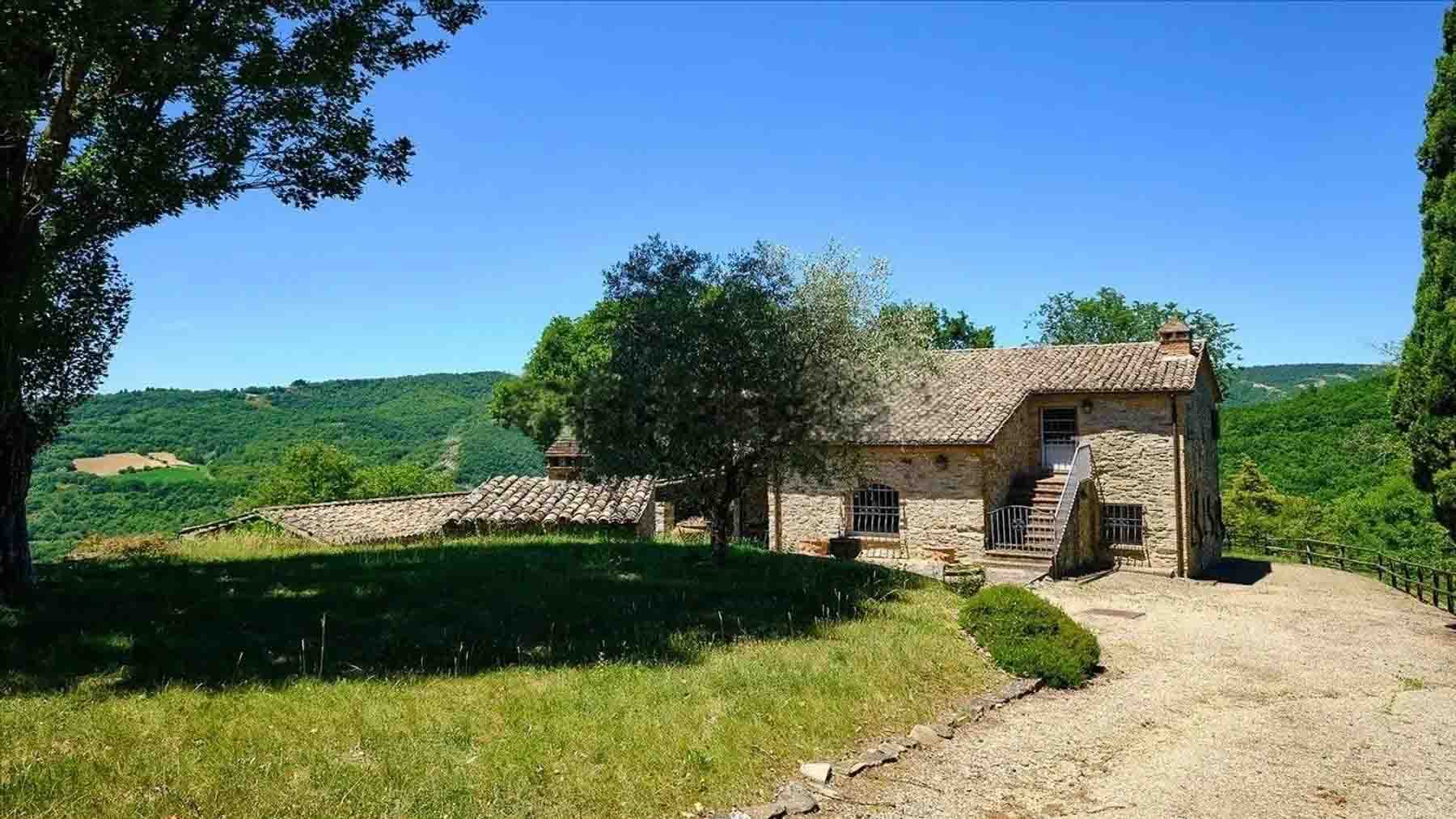 Casale con Piscina e Vista a Montone, Umbria