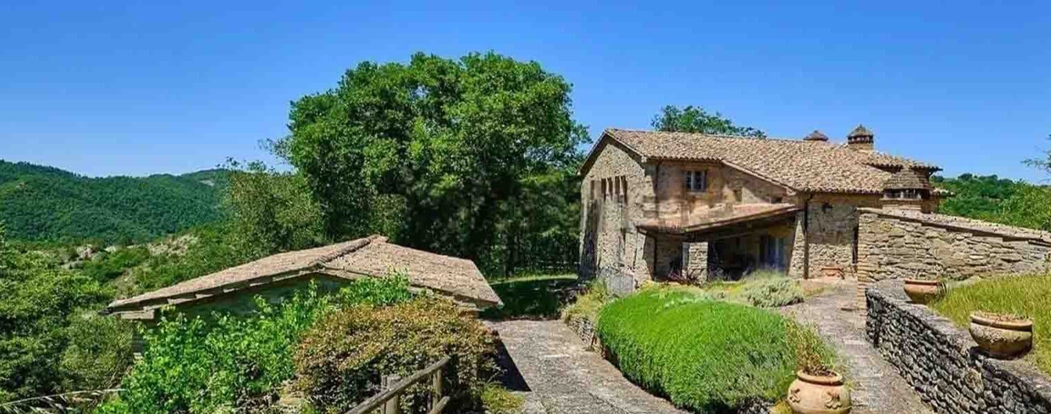 Casale con Piscina e Vista a Montone, Umbria