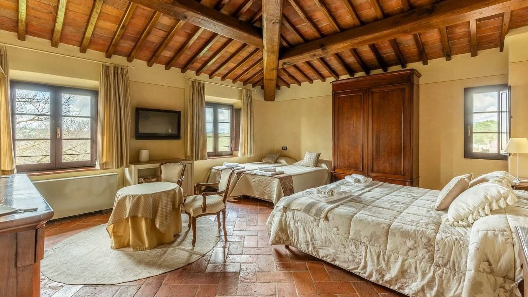 Villa storica a Sant'Ansano, cuore della Toscana
