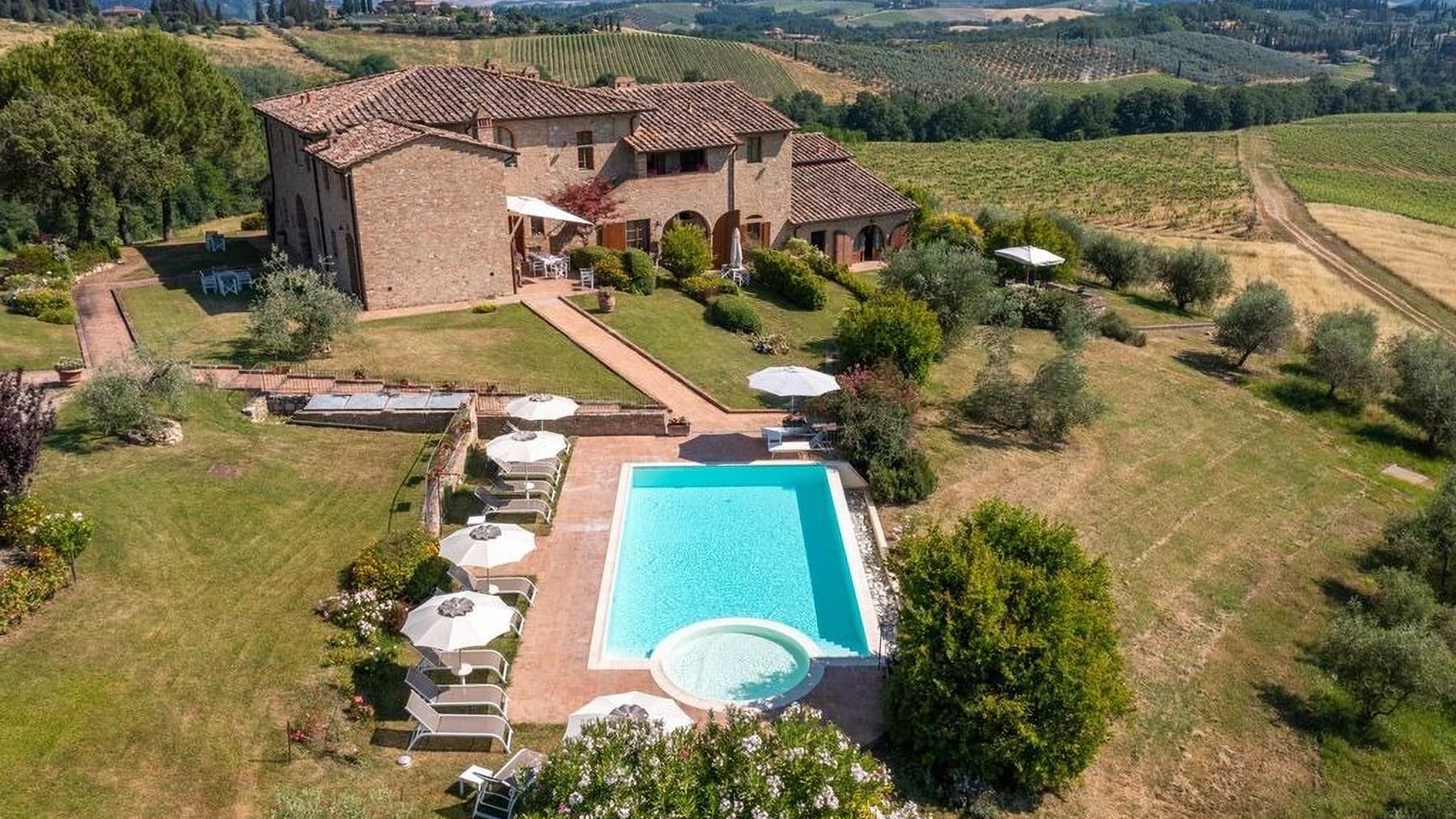 Casale con Vigneti e Piscina a San Gimignano, Toscana