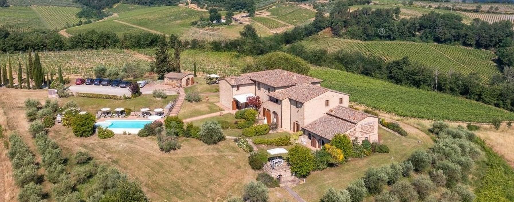 Casale con Vigneti e Piscina a San Gimignano, Toscana
