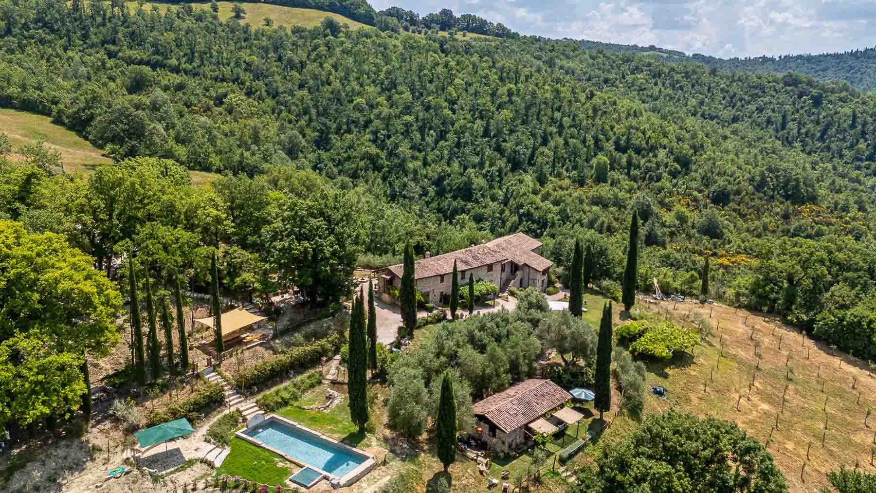Casale panoramico a Gubbio, vista lago e monti