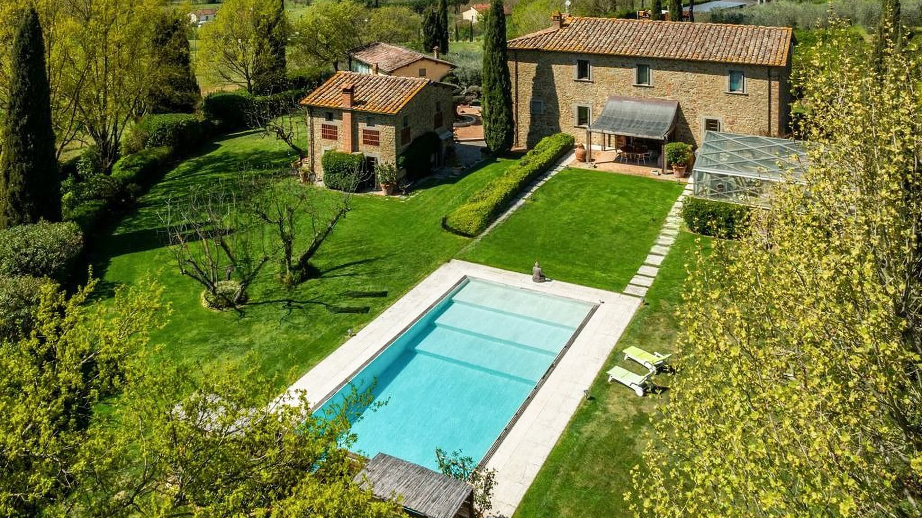 Villa prestigiosa con scuderie nella splendida Toscana