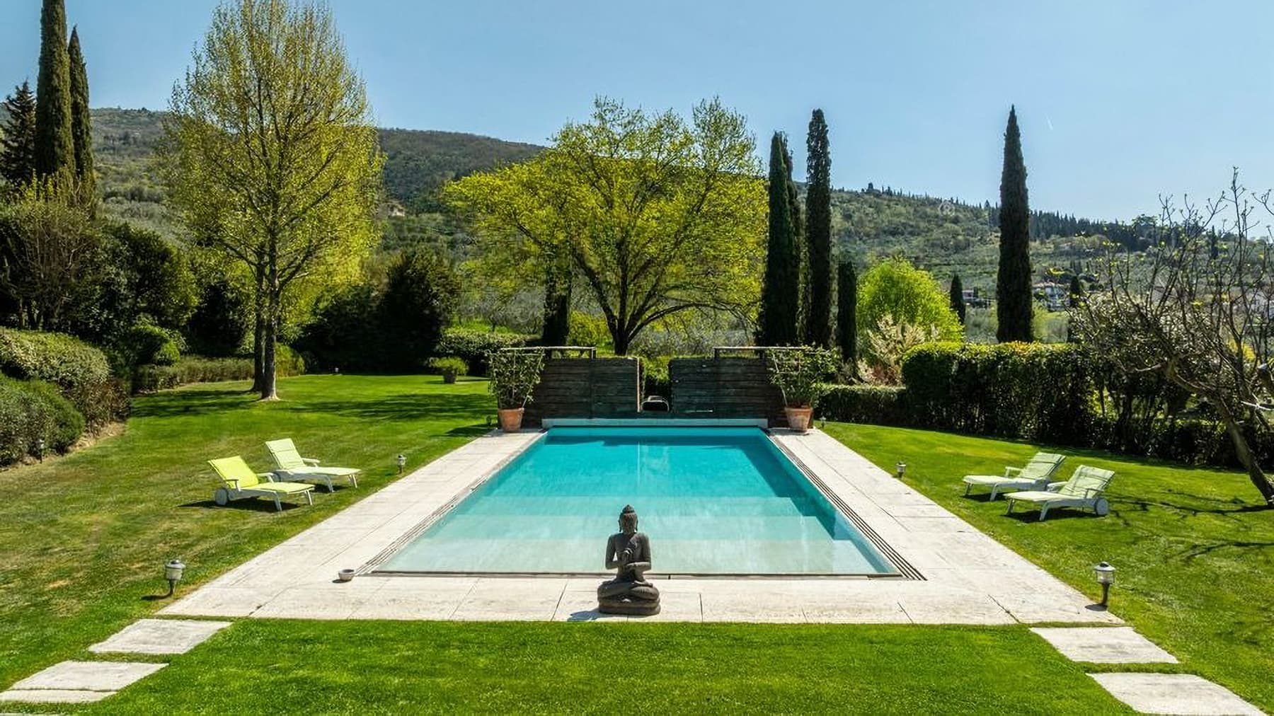 Villa prestigiosa con scuderie nella splendida Toscana
