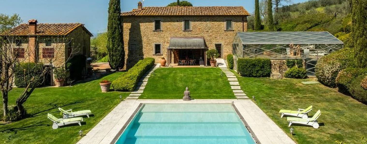Villa prestigiosa con scuderie nella splendida Toscana