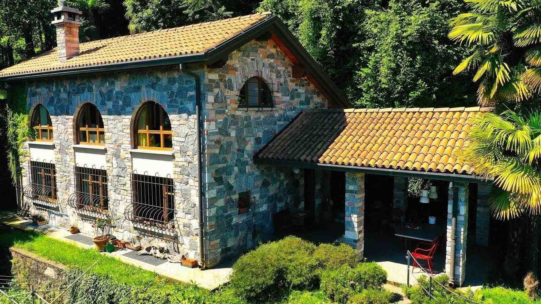 Villa in Lesa, Piemonte Overlooking Lago Maggiore