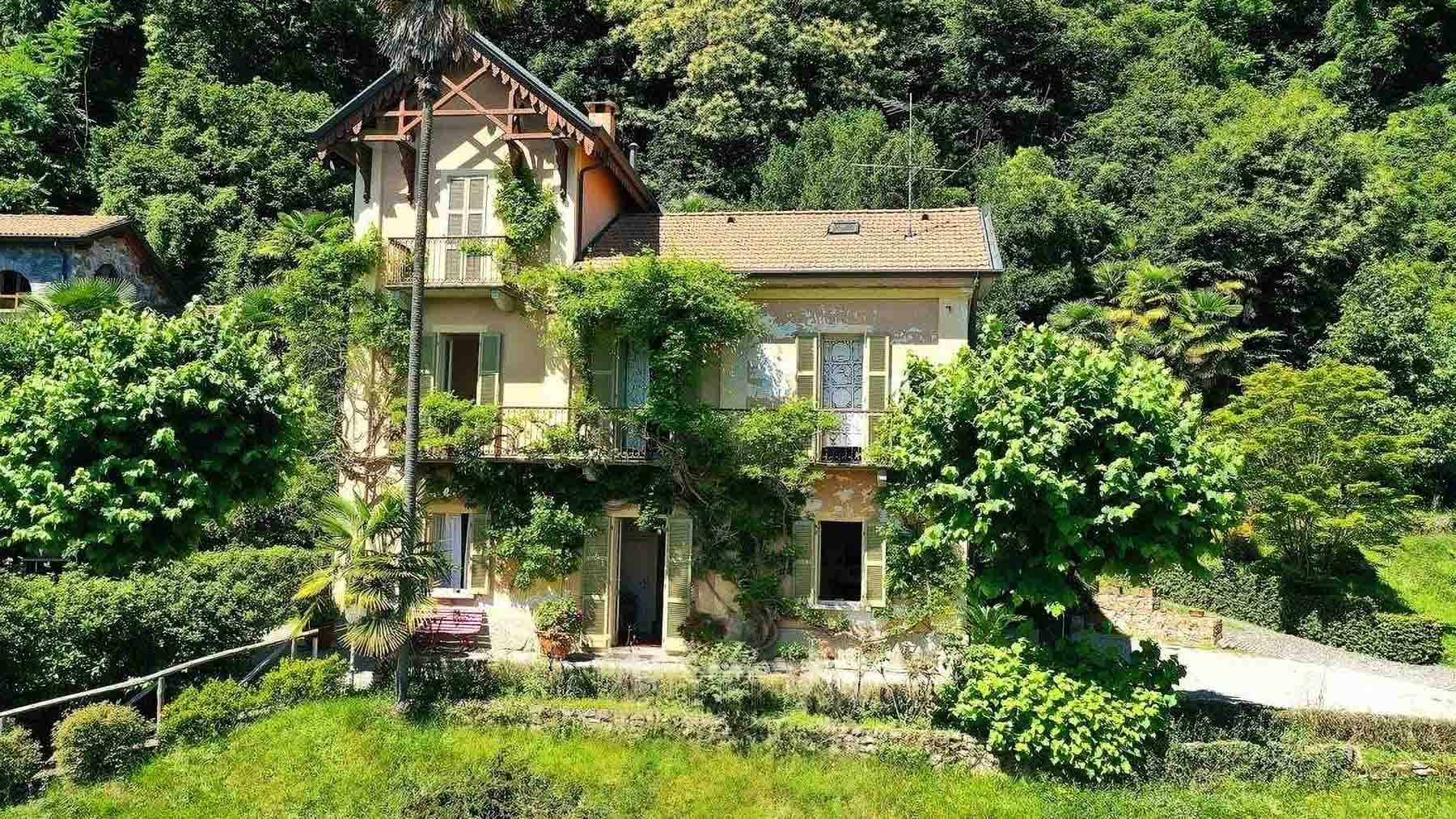 Villa in Lesa, Piemonte Overlooking Lago Maggiore