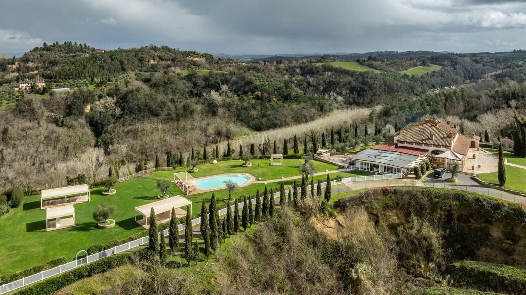 Casale con tenuta agricola a Palaia, Toscana